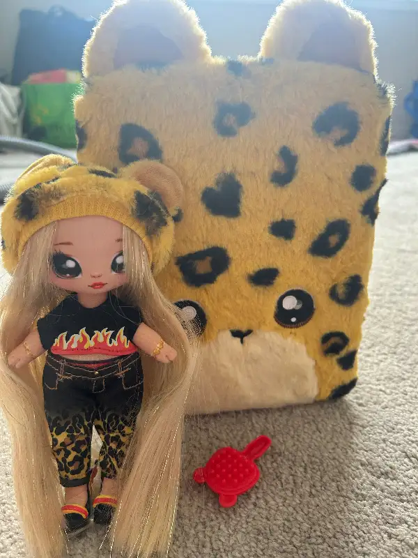 Na na na surprise doll and backpack