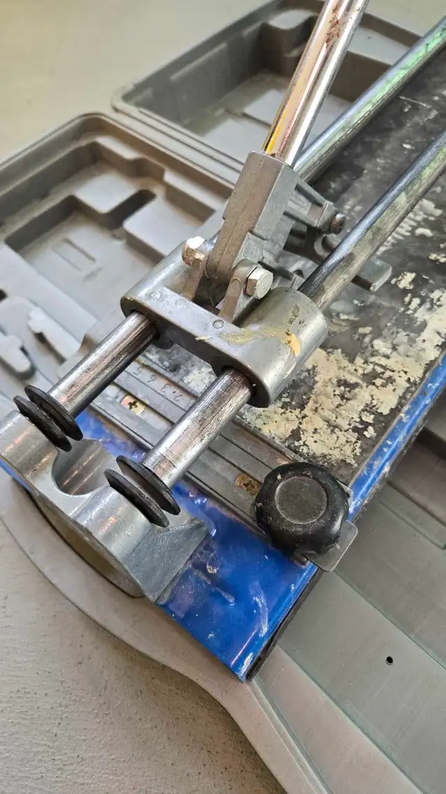 Ceramic Tile Cutter in Hand Tools in Nanaimo - Image 3