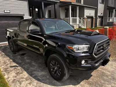 2022 Black Toyota Tacoma Double Cab 4x4 SR5 V6 3.5L low km 42,000, No accidents, 6ft bed, mint condi...