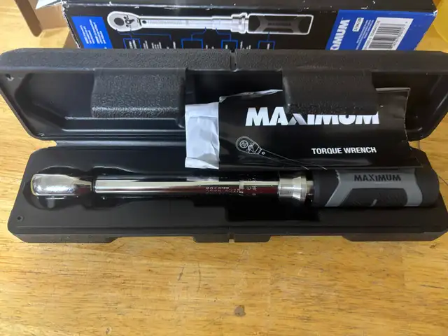 MAXIMUM Torque Wrench, 1/4-in Drive, 40-200 in-lbs. Sells $190 in Hand Tools in Barrie - Image 3