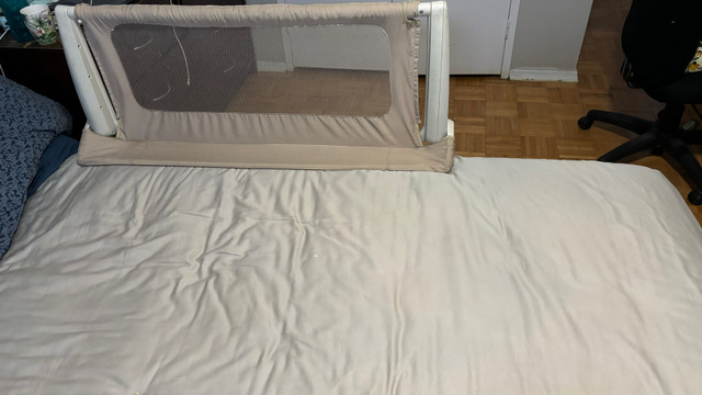 Safety 1st Bed Rail - Big (Used in King Bed) in Bedding in City of Toronto