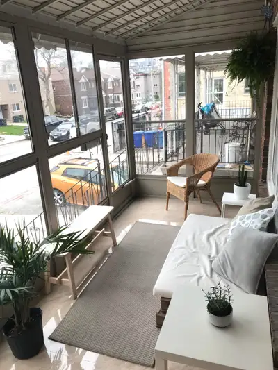 Three bedrooms Unit in Queen West for RENT
