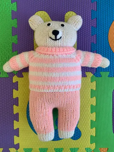 Peluche ourson tricotée à la main, View more