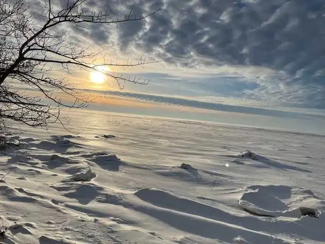 Restful all season cabin year round hot tub pets allowed in Manitoba in Canada - Image 11