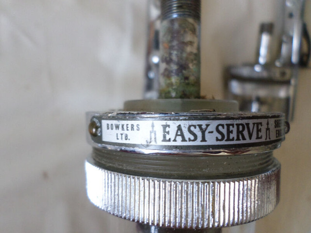 3 PIECES - VINTAGE BOTTLE DISPENSER "EASY SERVE" BOWKERS LTD in Arts & Collectibles in Calgary - Image 3