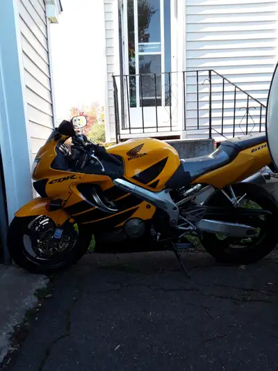 Ready for a new owner i don't drive bikes but i have a honda cbr600 F4 asking 4500 or best offer
