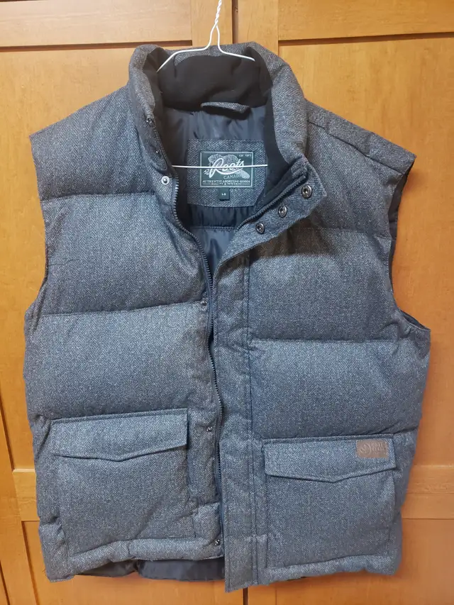 ROOTS DOWN FILL VEST FOR SALE! $120 O.B.O in Men's in Oshawa / Durham Region - Image 3
