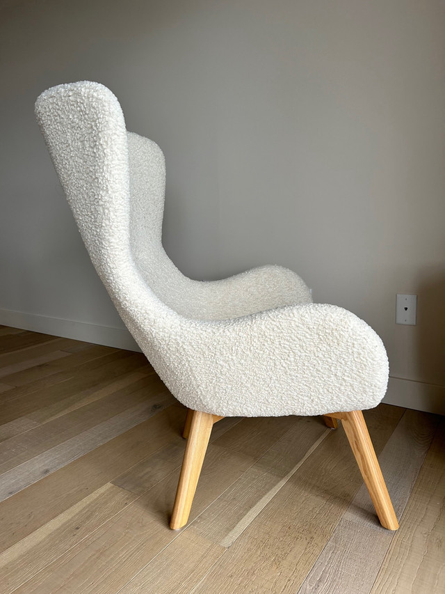 Sherpa  cream  chair in Chairs & Recliners in Leamington - Image 2