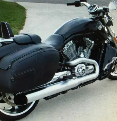 These genuine, authentic leather Harley-Davidson V-Rod side bags are designed to seamlessly integrat...