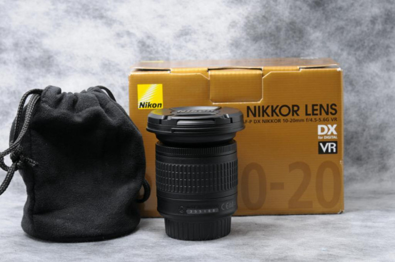 Nikon AF-S NIKKOR 70-300mm 1:4.5〜5.6G Nikon AF NIKKOR 24mm f/2.8D Prime Lens W/ Tiffen UV