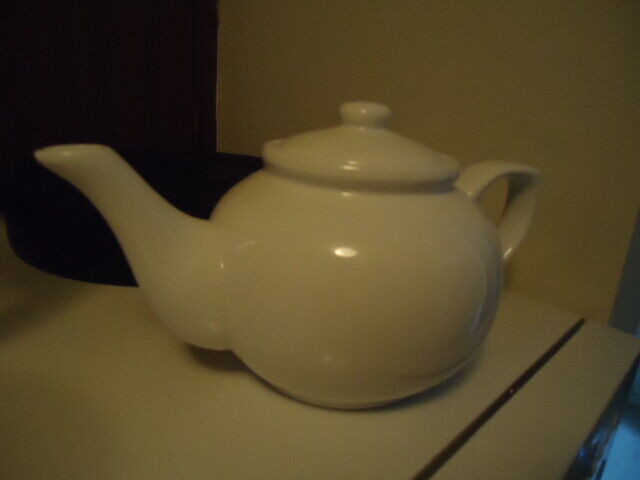 White glass type, tea pot with lid. New in Kitchen & Dining Wares in Winnipeg - Image 2
