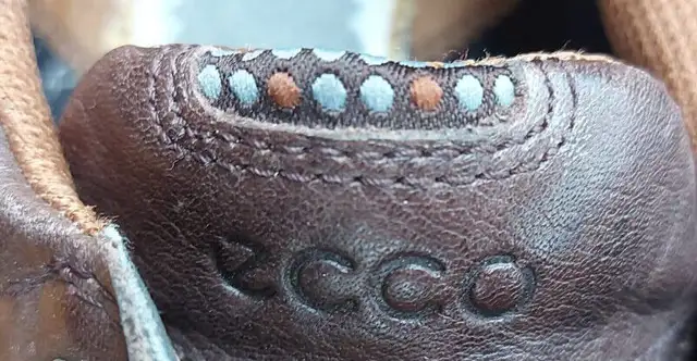 ECCO SHOES (MEN'S SIZE 9) in Men's Shoes in London - Image 3