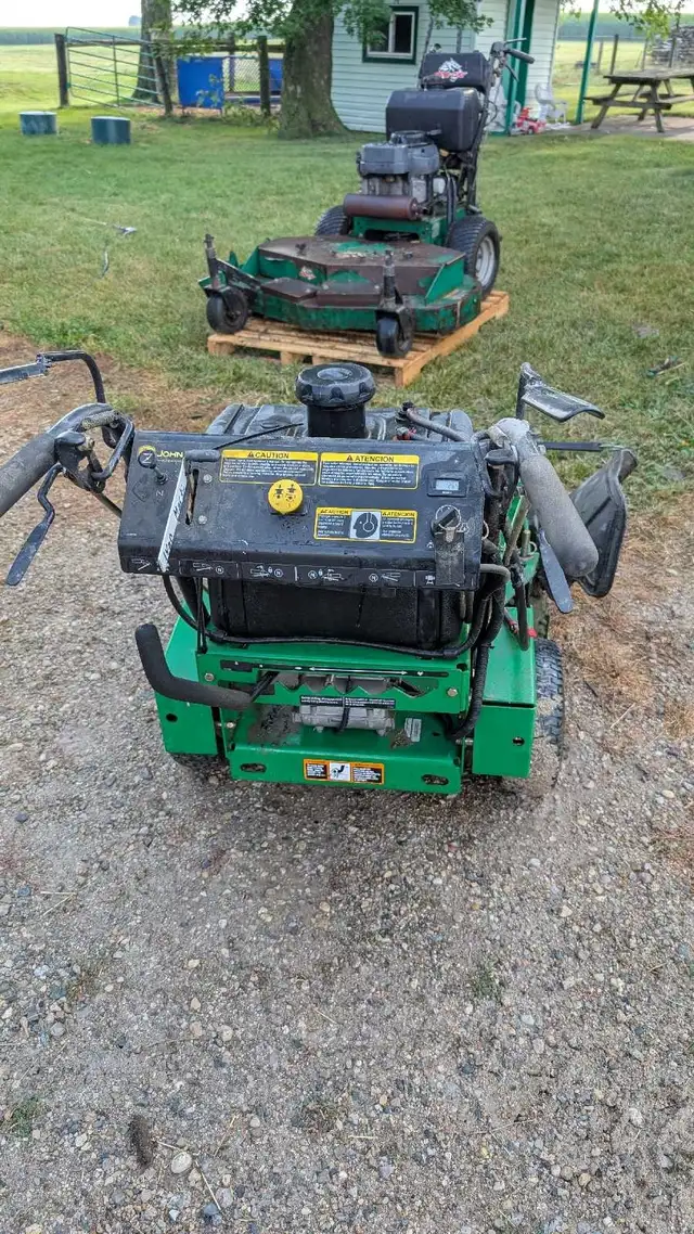 WG32A 32 " John Deere lawn mower. low hours in Lawnmowers & Leaf Blowers in Kitchener / Waterloo - Image 5