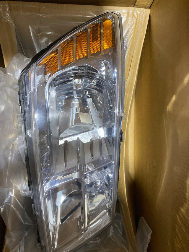 Dodge journey headlight assemblies in Auto Body Parts in City of Toronto