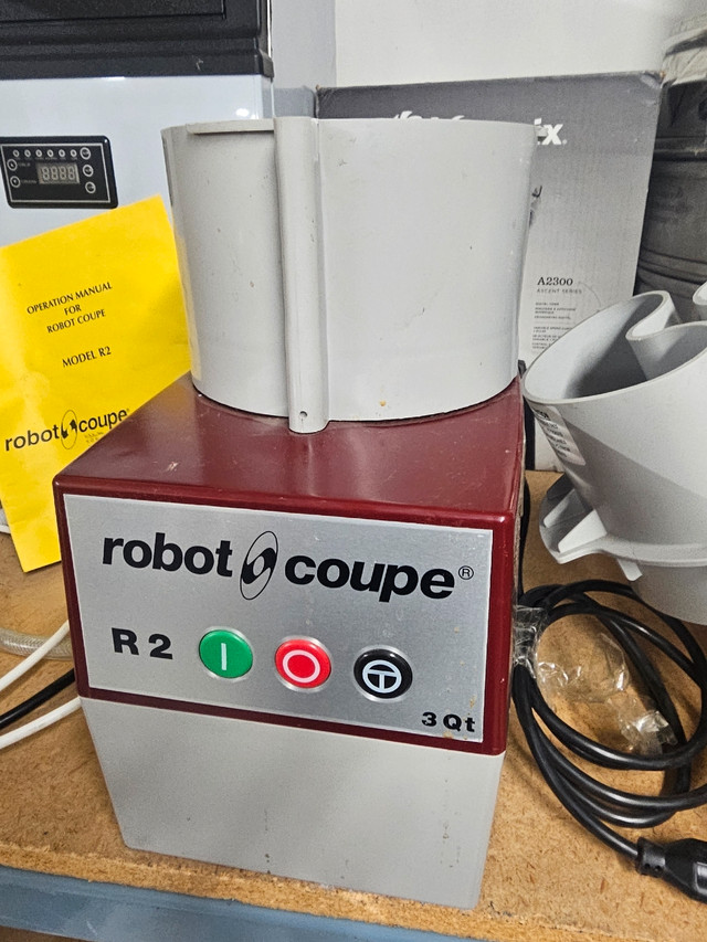 One R2 Robot coupe   slicer/chropper!110v in Industrial Kitchen Supplies in Calgary