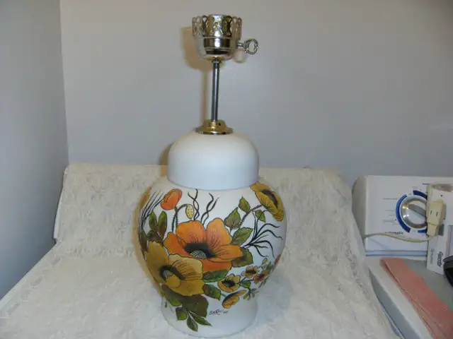 Lampe en céramique in Indoor Lighting & Fans in Edmundston - Image 2