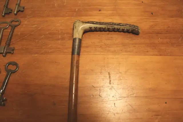 Old Antique Riding Crop - Horn Handle in Arts & Collectibles in London - Image 5