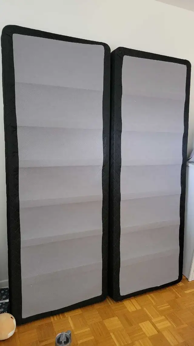 base de lit queen en 2 partie in Beds & Mattresses in Longueuil / South Shore - Image 2