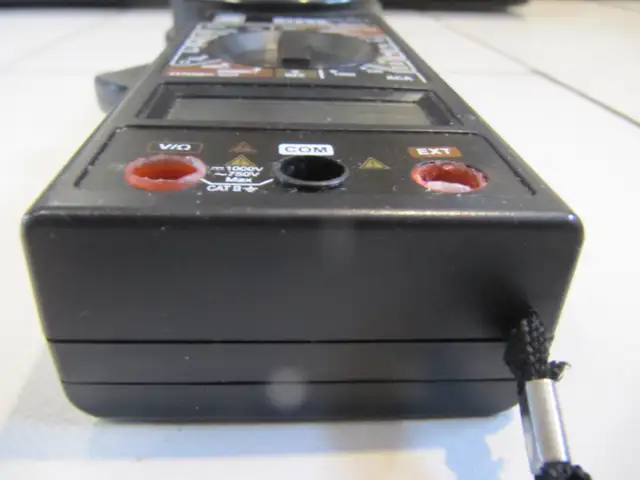 Power Fist Model DT266 Digital Clamp Meter In Good Condition in Hand Tools in Mississauga / Peel Region - Image 9