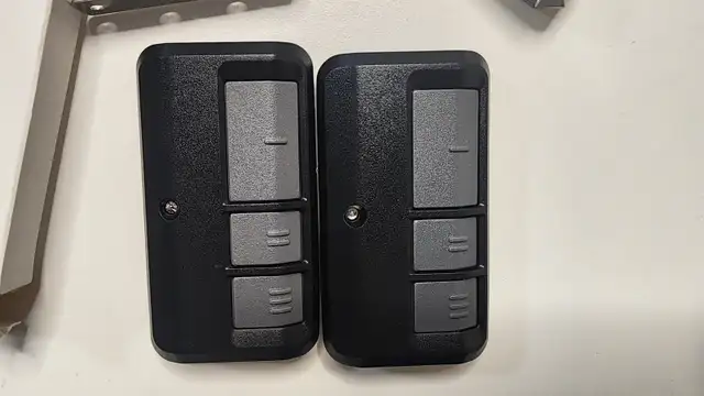 Universal Wireless Garage Opener - 2 pcs in Garage Doors & Openers in City of Toronto - Image 5