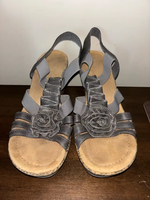 Ladies Dress Sandals in Women's - Shoes in Medicine Hat - Image 4