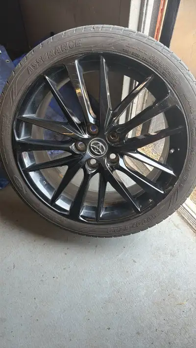 Selling my Toyota wheels Came from 2023 Camry xse,decent shape. Some small curb scratches. No dend-n...