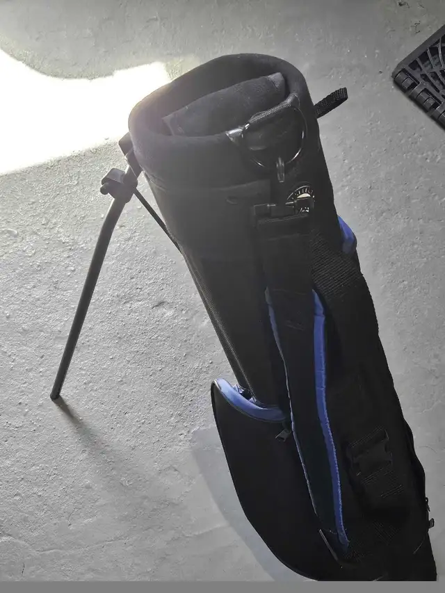 28" Pro Select Golf Junior Carry Sunday with Bag Stand Strap in Golf in St. Catharines - Image 4