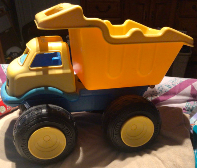 Rare Find. VINTAGE 16” MIGHTY RUGGED TONKA TOY DUMP TRUCK in Toys & Games in Moncton