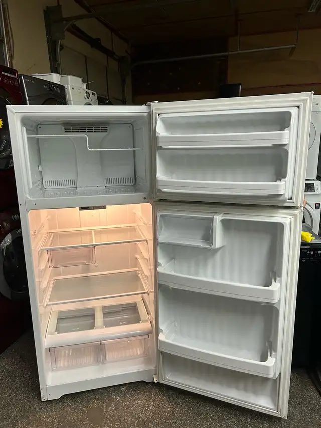 GE 28”  Refrigerator for Sale. in Refrigerators in Kitchener / Waterloo - Image 7