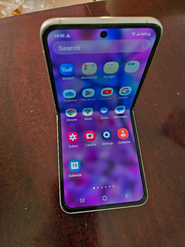 Portable/cellulaire Samsung Galaxy Flip 3 5G dans Téléphones cellulaires  à Sherbrooke - Image 2