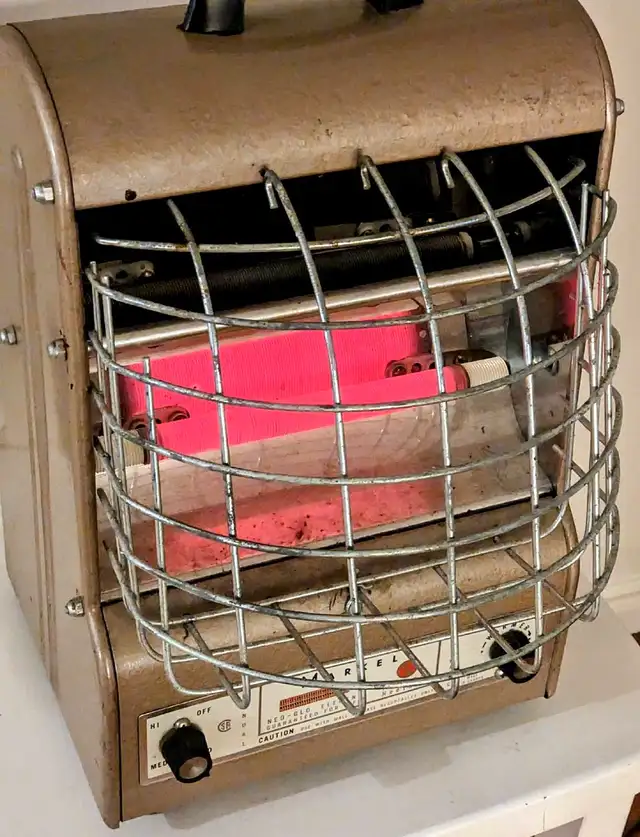 Heater Vintage Markel Neo-Glo Radiant Fan-Glo in Heaters, Humidifiers & Dehumidifiers in Norfolk County - Image 5