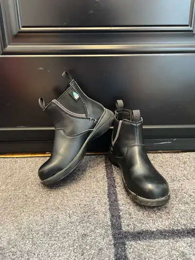 Worn 4 times. No scuffs, wear or damage. Smoke free home. $185 new, asking $100 - Full grain waterpr...