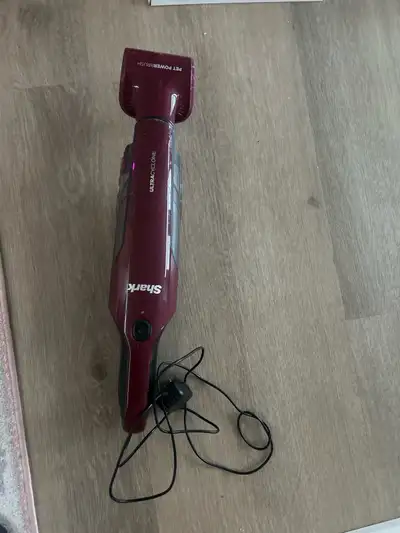 Keep your space tidy with this Shark UltraCyclone CH950C handheld vacuum. Please note it is in used...