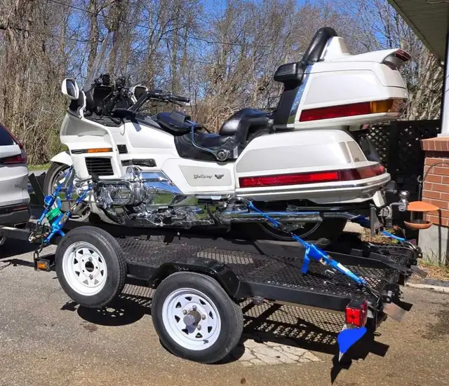 1997 model-year GL1500 Goldwing SE (Special Edition) and Trailer in Touring in Ottawa - Image 4