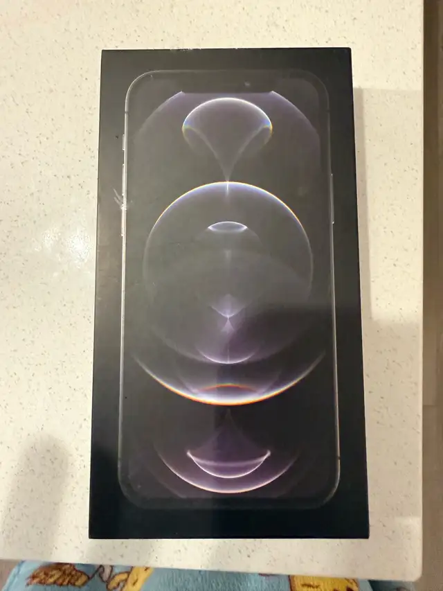 IPhone 12 Pro with charger and block - unlocked in Cell Phones in Calgary - Image 6