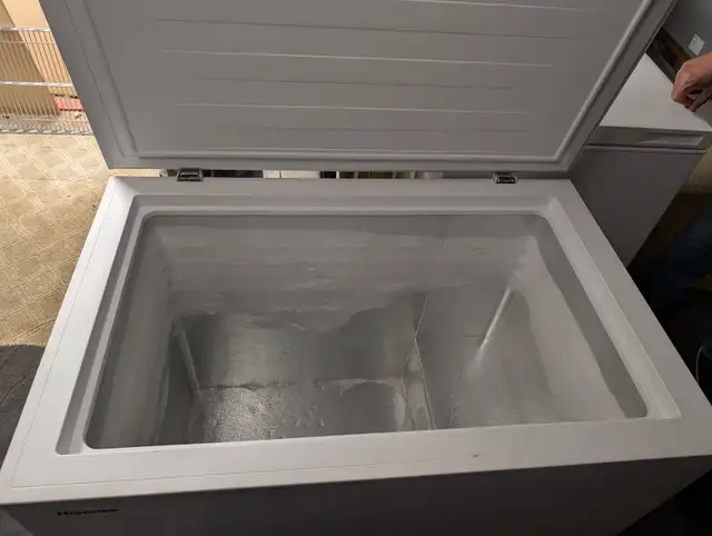 Hisense Chest Freezer FC88D6CWD in Freezers in City of Toronto - Image 3