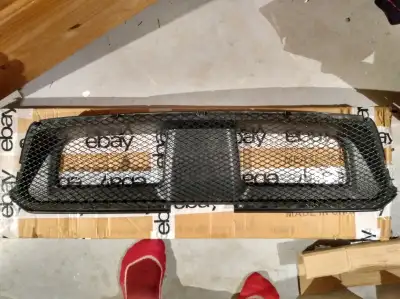 Mesh grille noir avant pour impreza, était sur un 2012 mais fait aussi pour 2012 à 2016. Peux faire...
