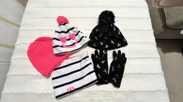 GAP winter accessories for kids 6 and up in Kids & Youth in Oshawa / Durham Region - Image 2