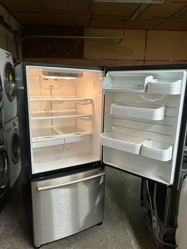 LG Perfect Working Condition Refrigerator 30 days warranty. in Refrigerators in Kitchener / Waterloo - Image 9