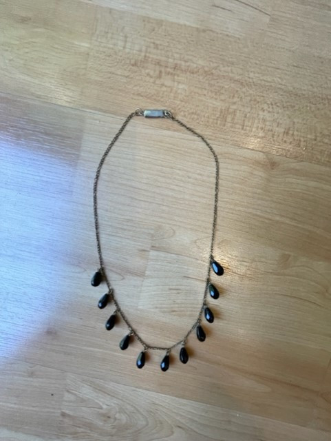 Black Teardrop Beaded Necklace in Jewellery & Watches in Burnaby/New Westminster - Image 2