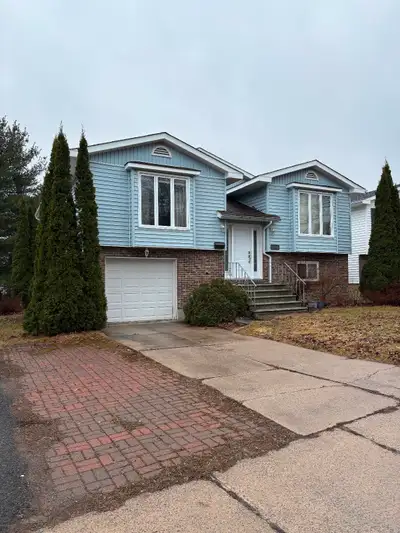3 bedroom house for rent in quiet neighbourhood near many schools and on bus route. 10 minutes to do...