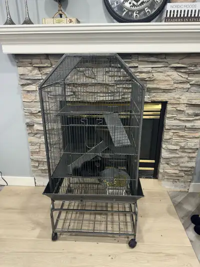 Chinchilla cage for sale! No plastic parts, so it’s safer for chinchillas. Still in good condition,...