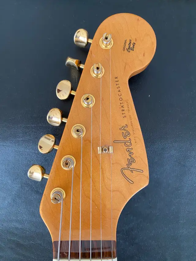 1997 Fender Stratocaster - Collector Edition in Guitars in Calgary - Image 8