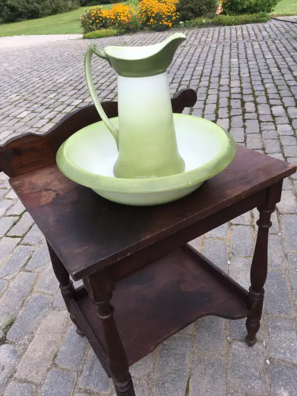 ESTATE SALE .....VINTAGE CHAIRS AND TABLES....$45 up.... in Dining Tables & Sets in Hamilton - Image 3