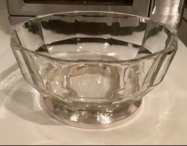 Glass Serving Bowl with Utensils in Kitchen & Dining Wares in Mississauga / Peel Region - Image 3
