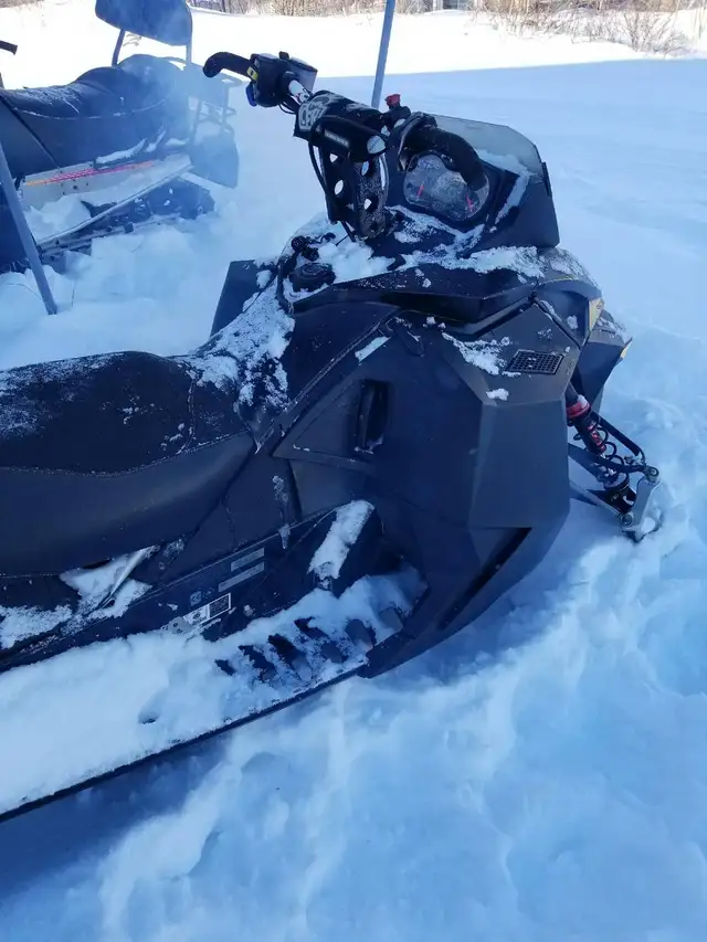 * 2010 Summit 800R long track low km * in Snowmobiles in North Bay - Image 7