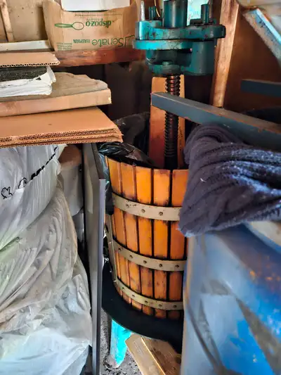 Wine grapes press & grapes crusher, demijons, and bottles. I am cleaning the garage. Must go Complet...