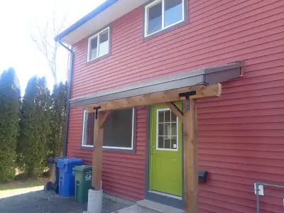 Fully renovated duplex, 3 bedroom-2 bathrooms, 2 storage rooms each side, walking distance to hospit...