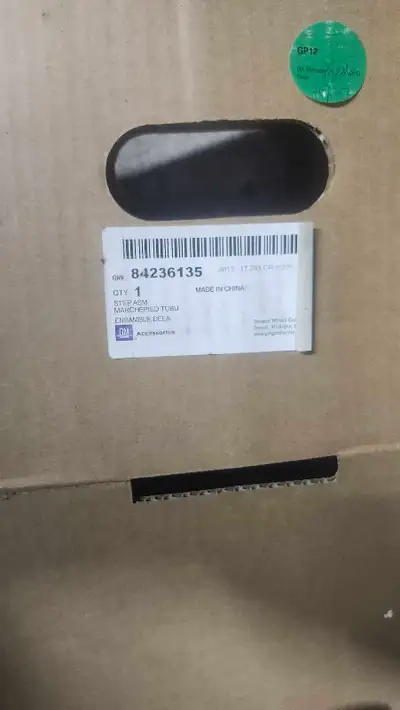 New in box rocker bars for 2018-2019 Gmc Canyon or Chev Colorado Part# 84236135