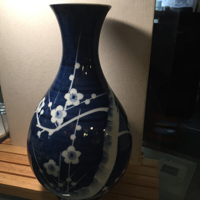 Antique Chinese Kangxi Prunus Vase Underglaze Blue and White Bal in Arts & Collectibles in Vancouver - Image 3